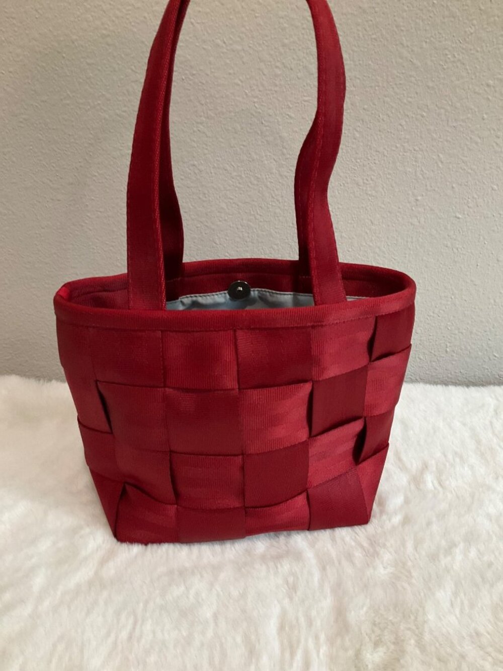 The Original SEATBELT BAG in Red Nylon Small tote 2 handle - Picture 3 of 6